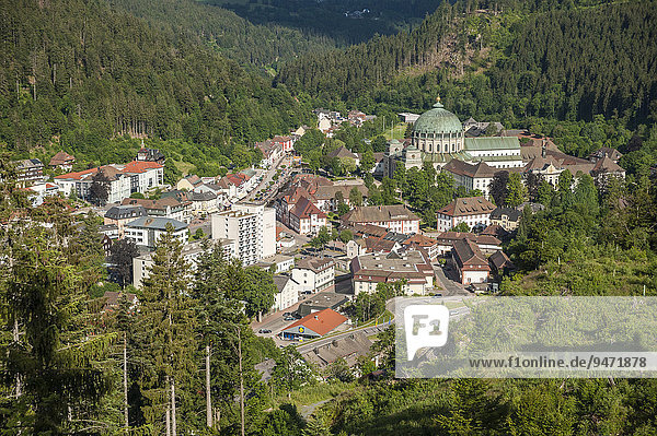 Ausblick vom Weißenstein mit Kloster und Dom Sankt Blasius  Sankt Blasien  Schwarzwald  Baden-Württemberg  Deutschland  Europa