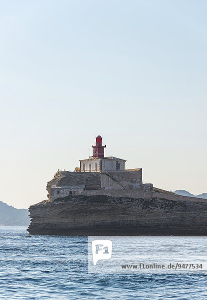 Kreidefelsen und Leuchtturm  Bonifacio  Korsika  Frankreich  Europa