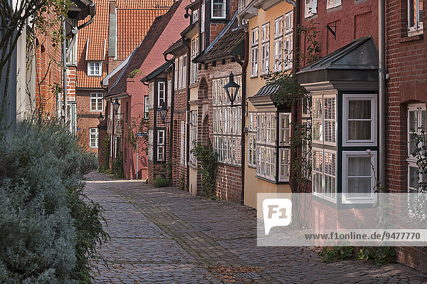 Gasse mit alten Stadthäusern  Auf dem Meere  Altstadt  Lüneburg  Niedersachsen  Deutschland  Europa