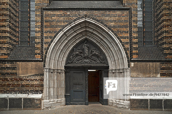 Eingangsportal  Marienkirche  Backsteingotik  1290 bis 15. Jhd.  Rostock  Mecklenburg-Vorpommern  Deutschland  Europa