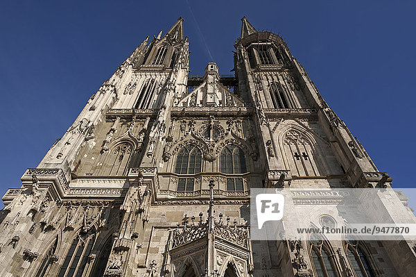 Hauptfassade vom Regensburger Dom  1273  Regensburg  Oberpfalz  Bayern  Deutschland  Europa