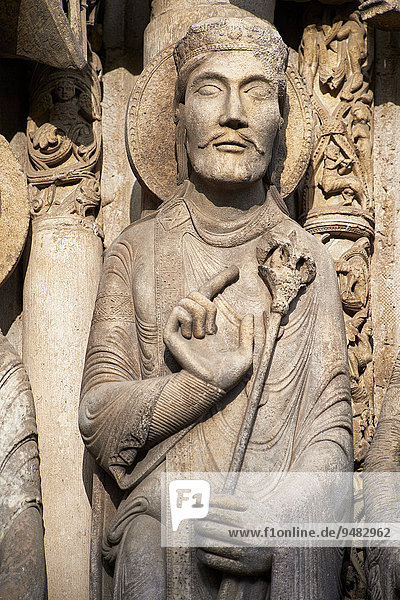 Gotische Statue  Südportal  ca. 1194-1230  Kathedrale von Chartres  UNESCO Weltkulturerbe  Frankreich  Europa