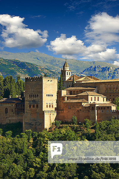 Maurischer islamischer Alhambra-Palast und Befestigungsanlagen  Alhambra  Granada  Andalusien  Spanien  Europa