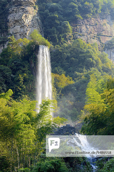 Großer Wasserfall am Baofeng See  UNESCO-Weltkulturerbe  Wuling Yuan  Zhangjiajie Nationalpark  Provinz Hunan  China  Asien