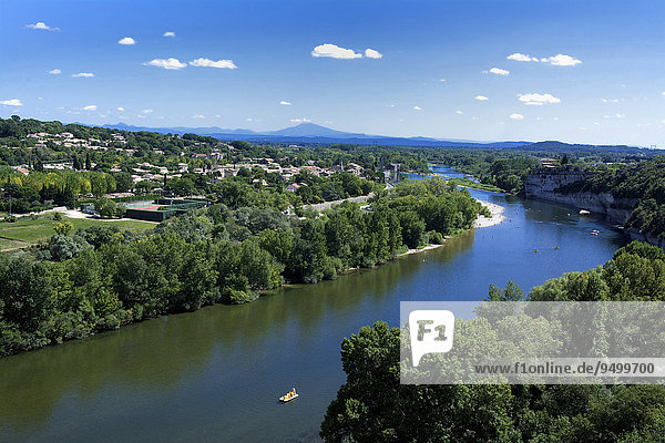 Der Fluss Ardeche beim Dorf Saint-Martin-d'Ardèche  Ardèche  Rhône-Alpes  Frankreich  Europa