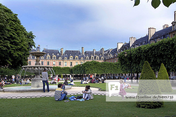 Place des Vosges with tourists  Paris  France  Europe