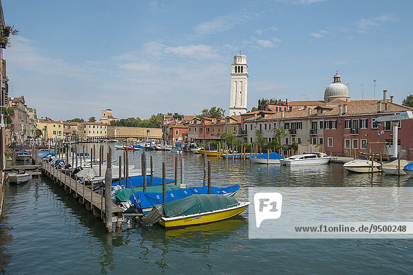 Kanal und Kirche San Pietro  Castello  Venedig  Veneto  Italien  Europa