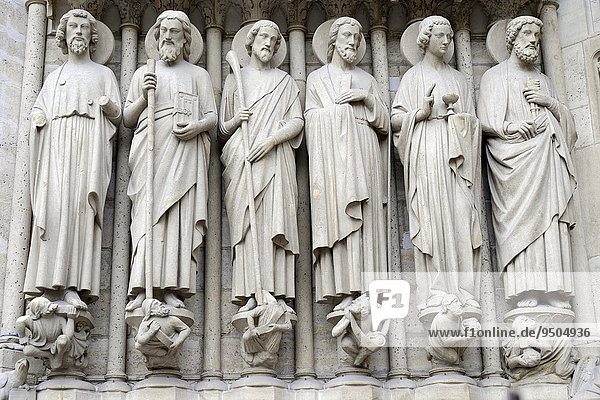 Heiligenfiguren  gotisches Portal der Kathedrale Notre-Dame de Paris  Paris  Frankreich  Europa