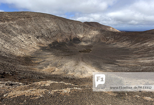 Vulkanlandschaft  Feuerberge  Vulkane  Krater der Caldera Blanca  Lanzarote  Kanarische Inseln  Spanien  Europa