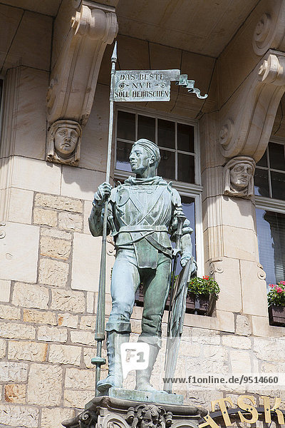 Statue vor dem Rathaus  Bückeburg  Niedersachsen  Deutschland  Europa