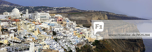 Ortsansicht  Steilküste  Panoramaaufnahme  Thira  Fira  Santorin  Kykladen  Ägäis  Griechenland  Europa