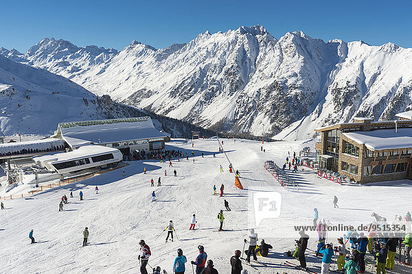 Flimjochbahn und Idjochbahn rechts Restaurant Alpenhaus Skigebiet Silvretta Arena Idalp Ischgl Paznauntal Tirol Österreich Europa