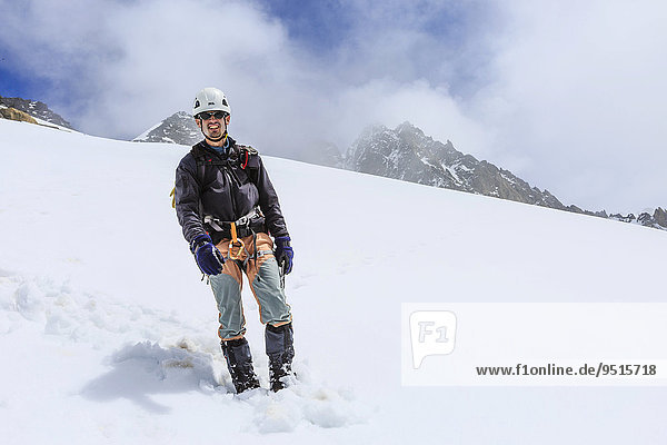 Bergsteiger im Schnee  Glacier du Tour  Mont-Blanc-Massiv  Frankreich  Europa