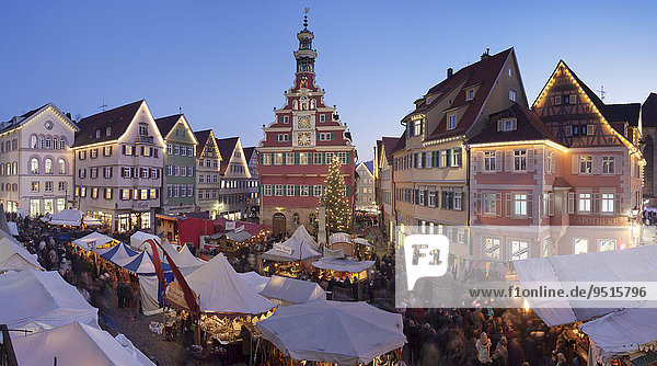 Weihnachtsmarkt vor dem alten Rathaus  Esslingen am Neckar  Baden-Württemberg  Deutschland  Europa