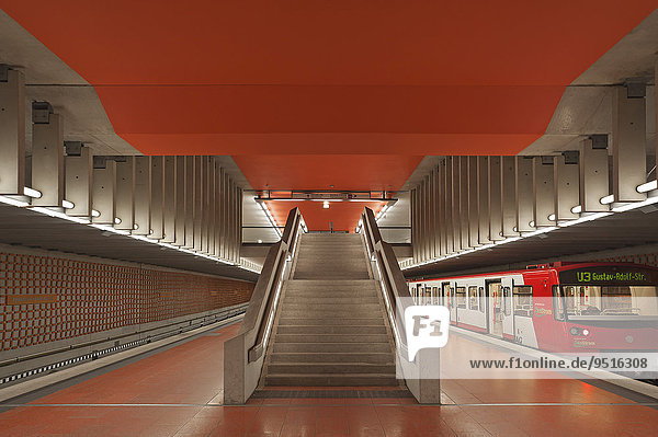 U-Bahnstation  Friedrich-Ebert-Platz  Nürnberg  Mittelfranken  Bayern  Deutschland  Europa