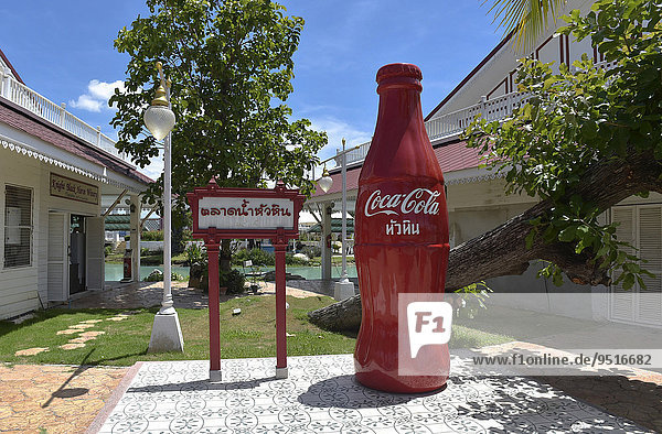 Übergroße Coca Cola-Flasche  Hua Hin  Thailand  Asien