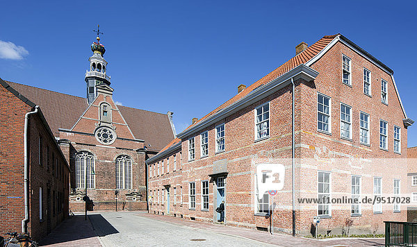 Neue Kirche und ehemalige Kurbrandenburgische Kaserne  Emden  Ostfriesland  Niedersachsen  Deutschland  Europa