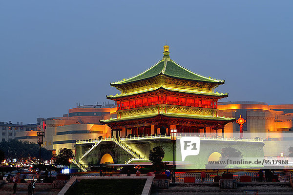 Beleuchteter Glockenturm,  Xi'an,  Provinz Shaanxi,  China,  Asien