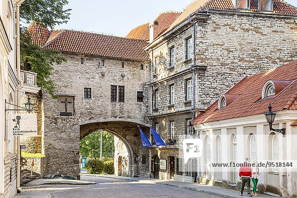 Large Strand tor gate with city walls and the Estonian Maritime Museum  Tallinn  Estonia  Europe