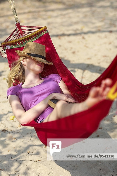 junge Frau junge Frauen Entspannung Strand Hängematte