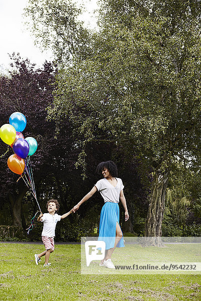 gehen Sohn Luftballon Ballon Bündel Mutter - Mensch