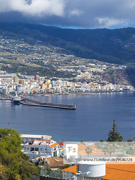 Spanien  Balearen  La Palma  Santa Cruz de la Plama  Blick zum Hafen