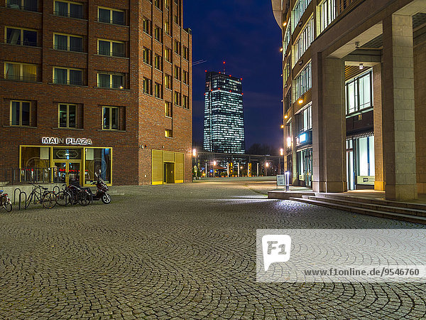 Deutschland  Hessen  Frankfurt  Blick auf Main Plaza und ECB Tower bei Nacht
