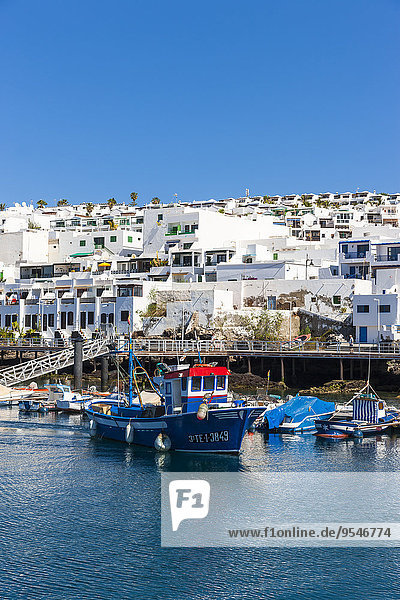 Spanien  Kanarische Inseln  Lanzarote  Fischereihafen und Küstendorf Puerto Del Carmen