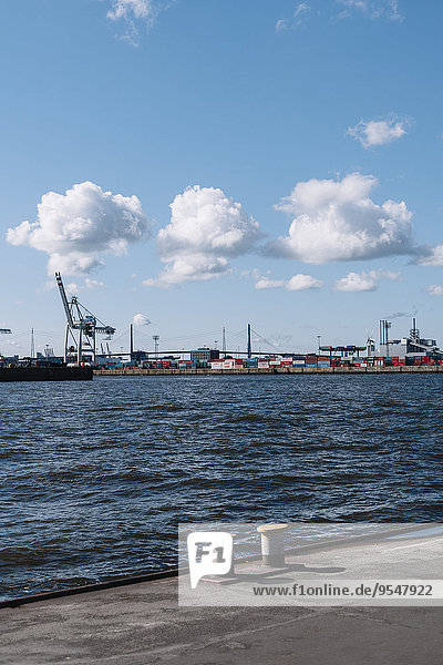 Deutschland  Hamburg  Blick auf den Containerhafen