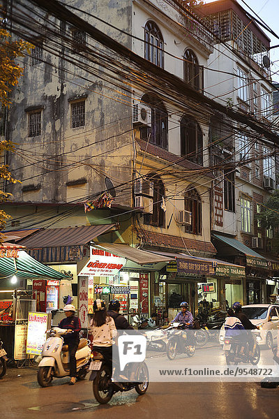 Vietnam  Hanoi  Allee und Geschäfte