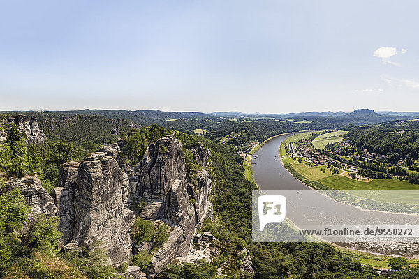 Deutschland  Sachsen  Sächsische Schweiz  Blick von der Bastei über das Elbtal