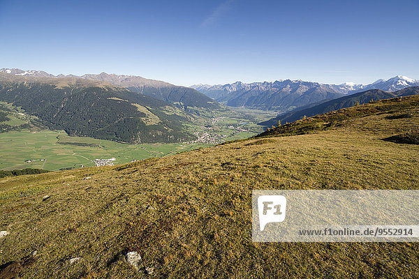 Italien  Südtirol  Watlesgebiet  Blick auf die Ortler Alpen und Mals