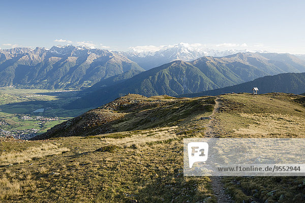 Italien  Südtirol  Watlesgebiet  Blick auf die Ortler Alpen und Mals
