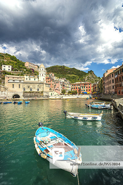 Italien  Ligurien  Cinque Terre  Vernazza  Hafen