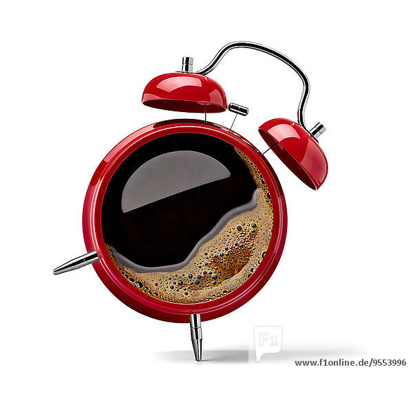 Roter Wecker mit schwarzem Kaffee