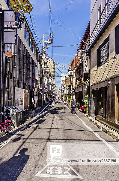 Japan  Osaka  Straße im Distrikt Shinsaibashi