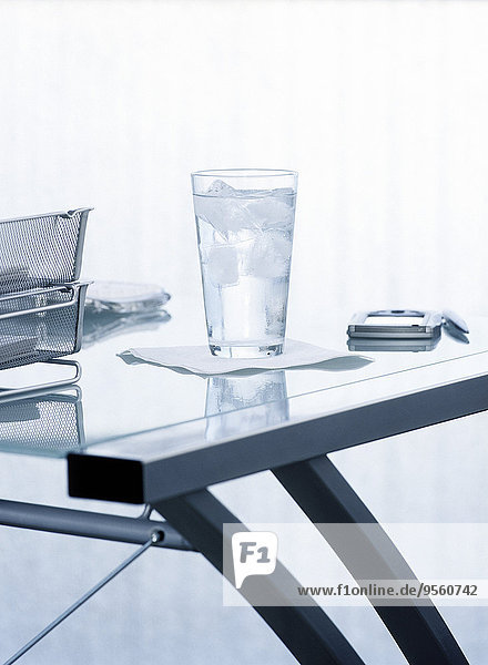 Wasser Schreibtisch Glas