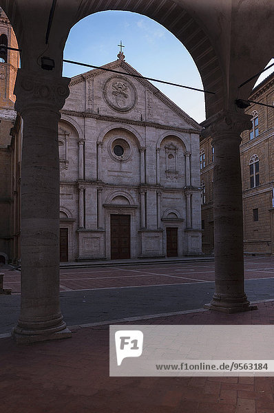 Kathedrale Torbogen Ansicht Italien Pienza Toskana Val d'Orcia Provinz Siena