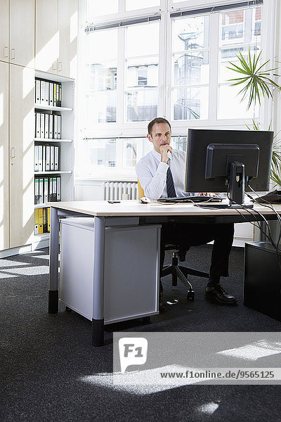 Geschäftsmann,arbeiten,Büro
