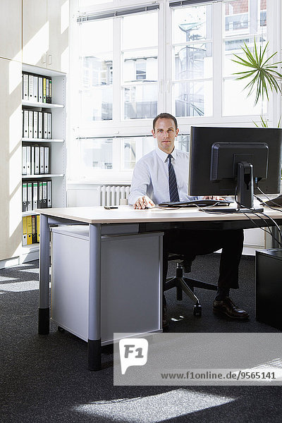 Computer,Geschäftsmann,arbeiten,Büro