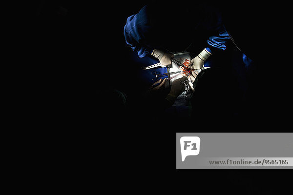 Patientin,Detail,Details,Ausschnitt,Ausschnitte,Teamwork,Chirurgie,handhaben