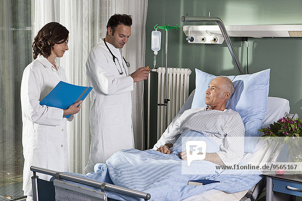 Patientin,Krankenzimmer,Arzt,Krankenhaus,2
