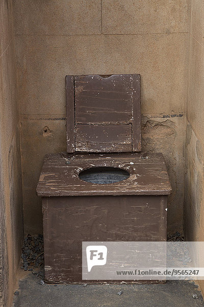 Außenaufnahme,Sitzmöbel,verlassen,freie Natur,Sitzplatz,Toilette