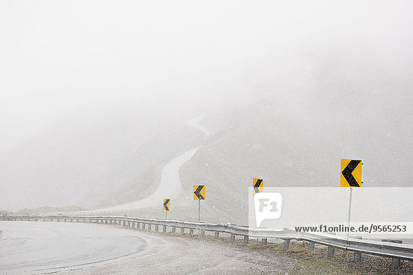 hoch,oben,Berg,Fernverkehrsstraße,Nebel,Ansicht,Flachwinkelansicht,Winkel,Wetter