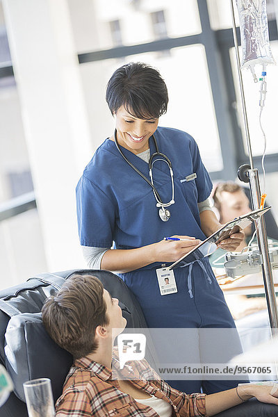 Patientin,empfangen,Arzt,Krankenhaus,Infusion,Teilnahme