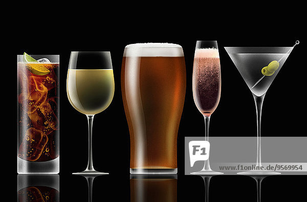 Reihe verschiedener alkoholischer Getränke