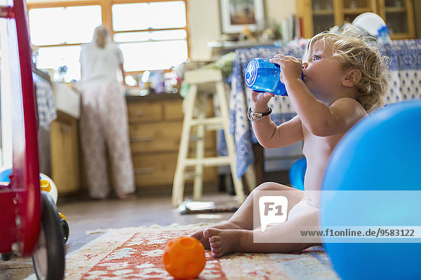 Wasser Europäer Junge - Person Küche trinken Baby