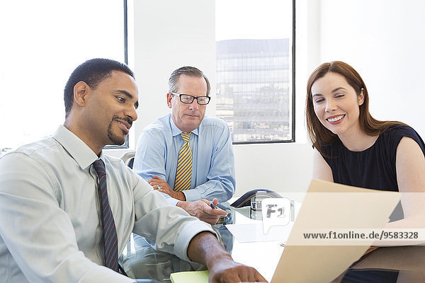 sprechen Mensch Menschen Geschäftsbesprechung Besuch Treffen trifft Business