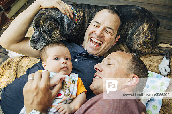Europäer Junge - Person Hund umarmen Baby