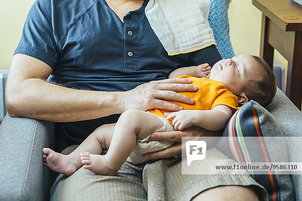 Europäer Junge - Person Menschlicher Vater halten schlafen Sessel Baby